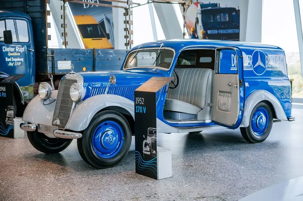 Показан редкий развозной фургон Mercedes-Benz 1952 года