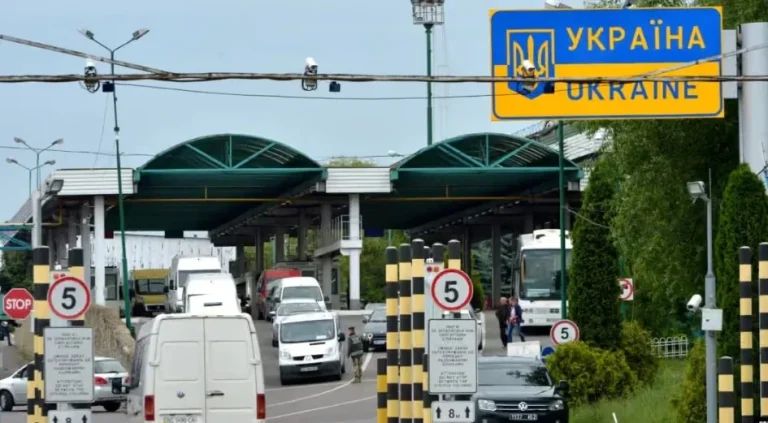 На автомобільних пунктах пропуску на кордоні з Польщею митний контроль проходитиме швидше