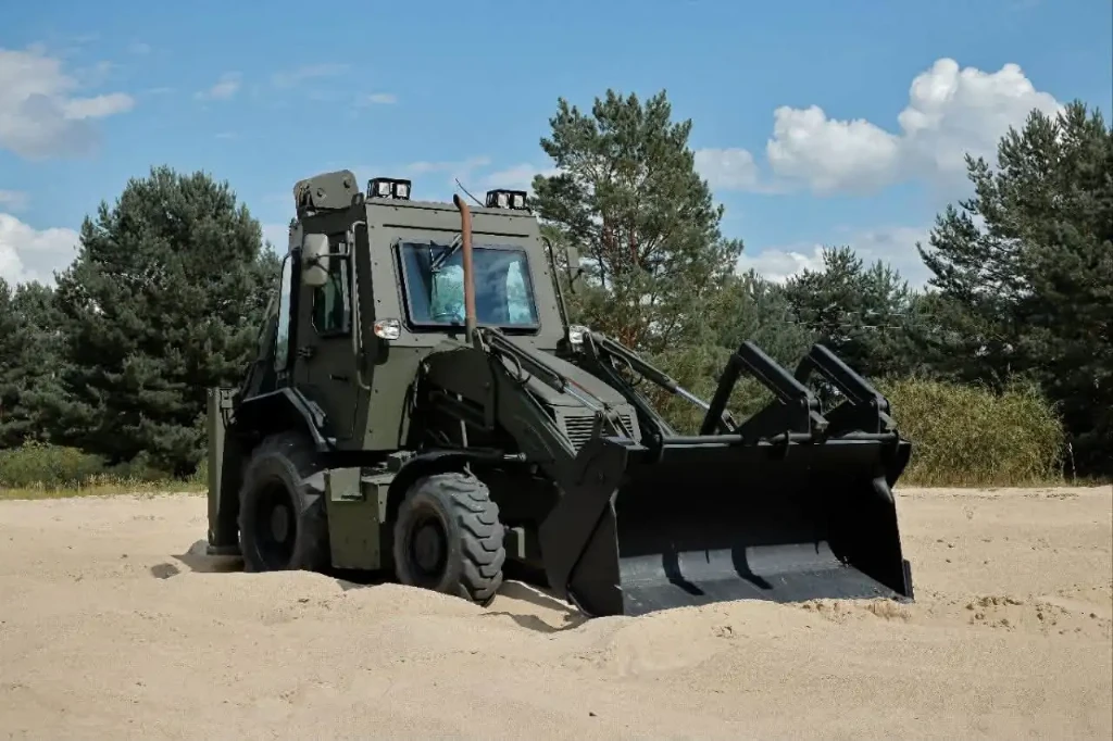 Минобороны кодифицировало бронированный экскаватор-погрузчик UAT-Spider