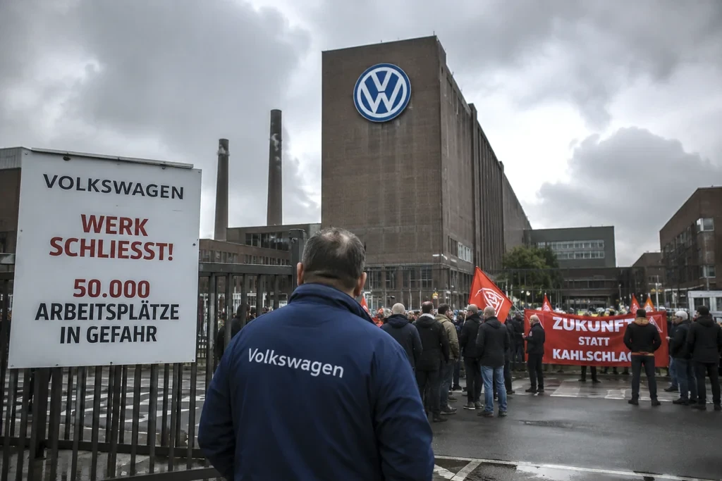Це катастрофа: Volkswagen закриє 4 заводи і позбавить роботи 50 тисяч німців
