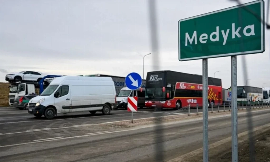 Пункт пропуску «Шегині — Медика» з 20 вересня закривають для автобусів