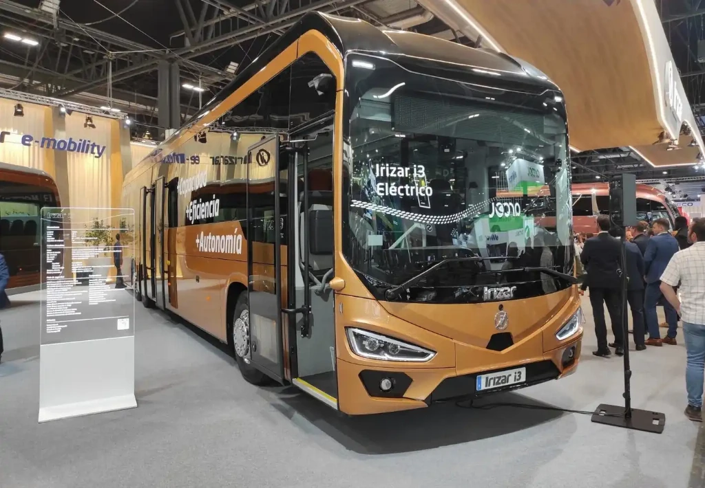 Презентован 15-метровый электробус Irizar i3