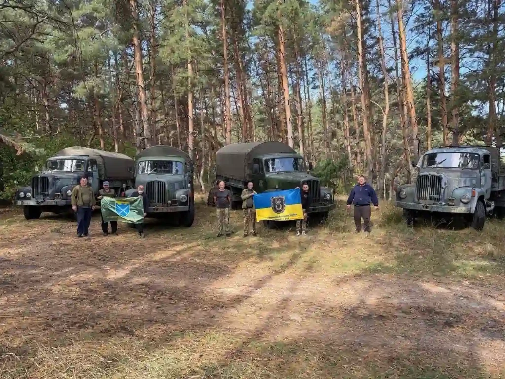 Украинским военным передали редкие армейские грузовики Saurer